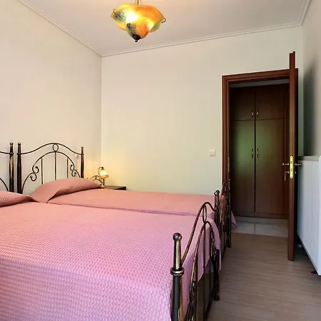 בית נופש Frida's House Kariá