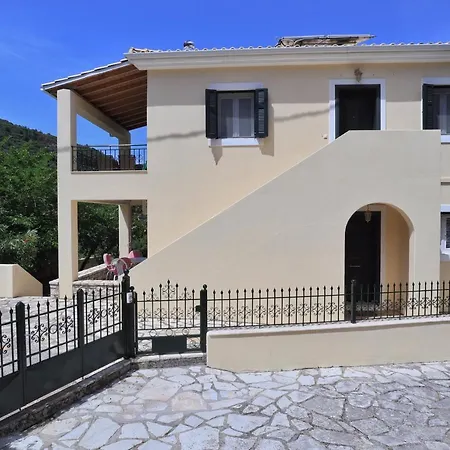 Frida's House בית נופש Kariá