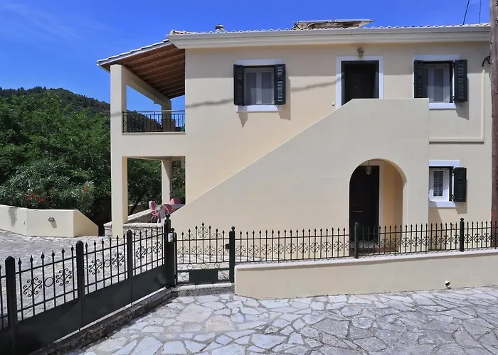 Frida's House בית נופש Kariá